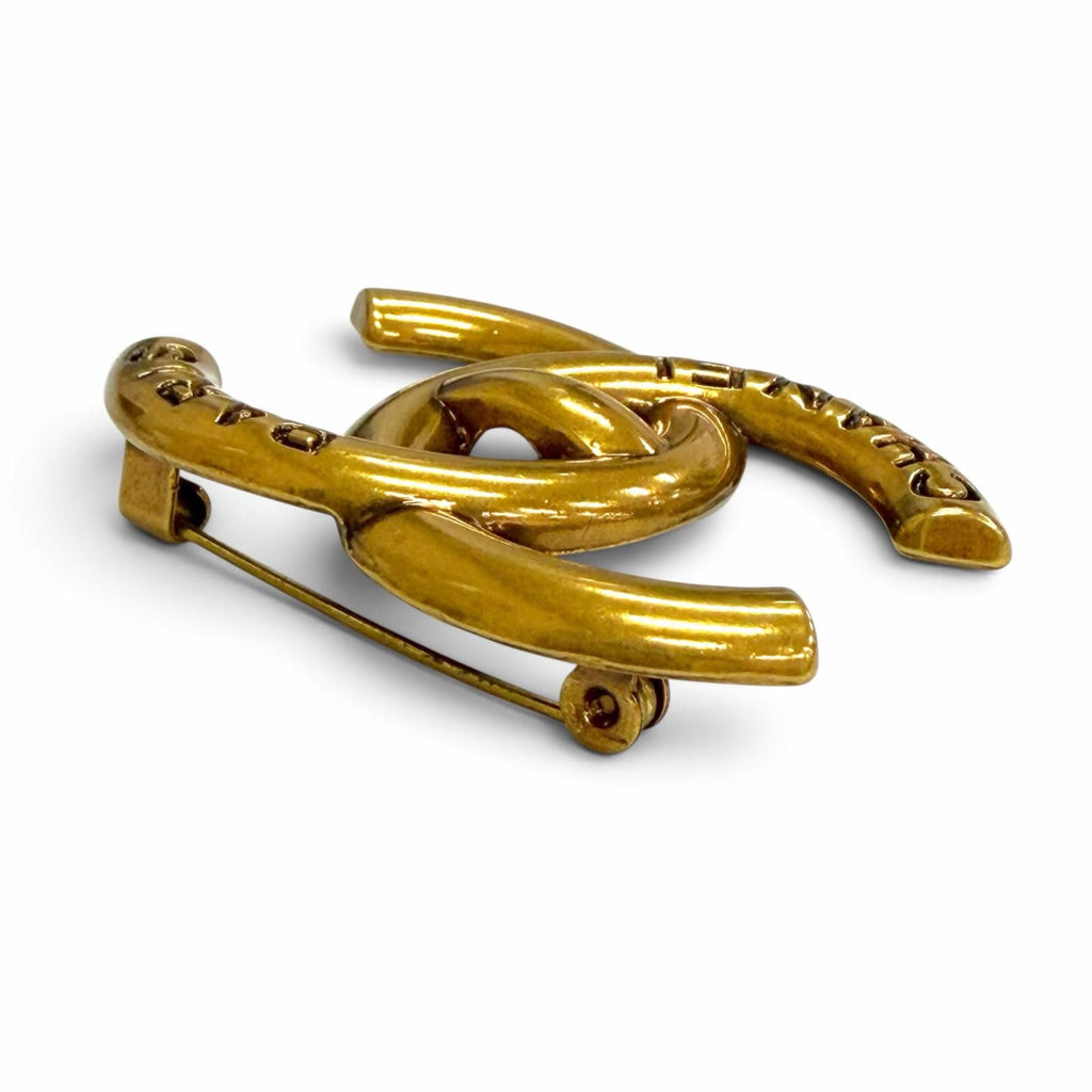 Chanel CC Logo Turnlock Design Brooch Gold — view 3