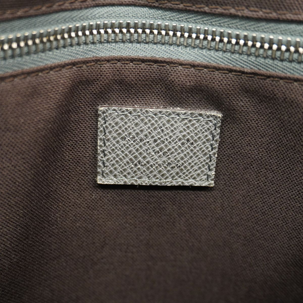 Louis Vuitton Shoulder Bag Taiga Roman PM Glacier — view 5