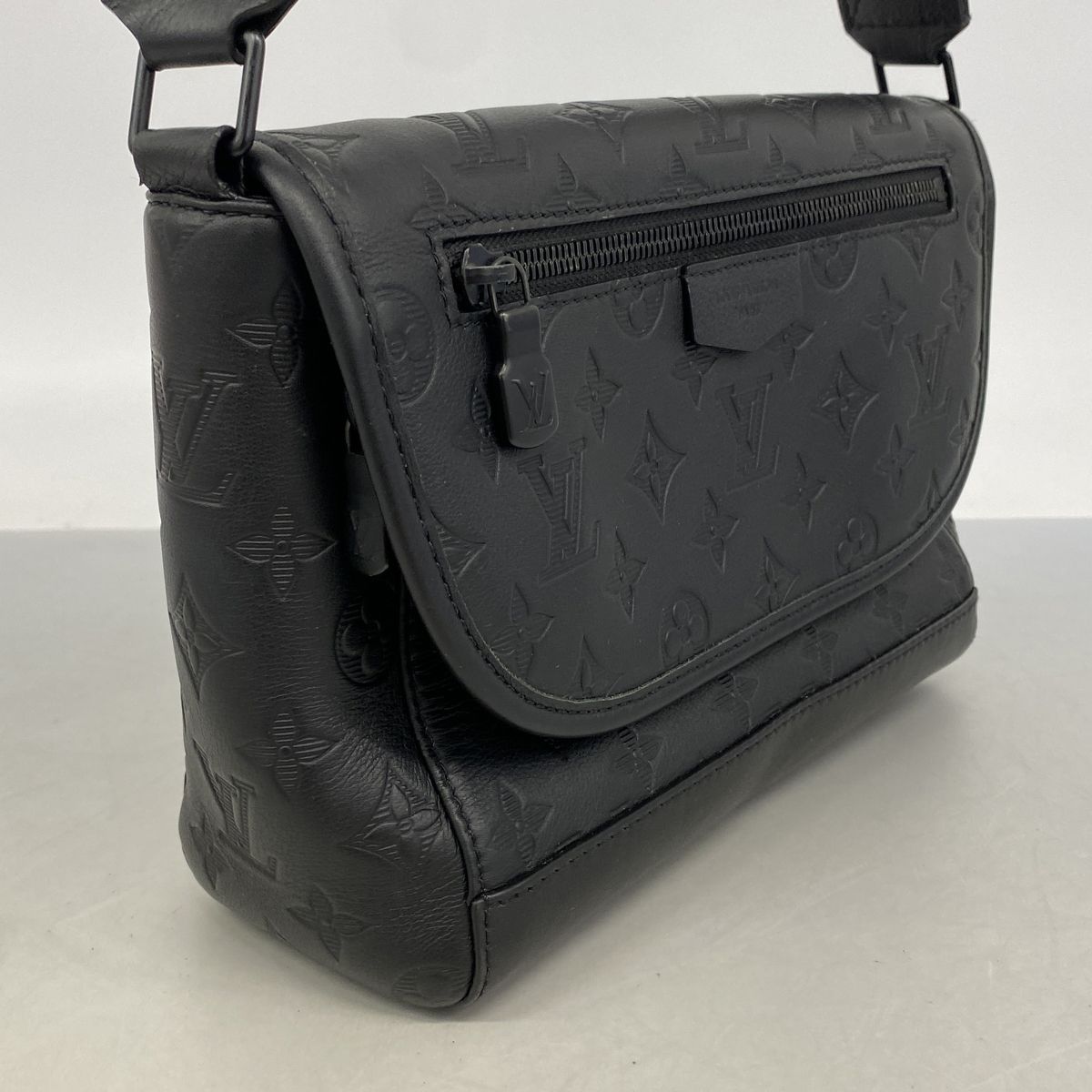 Louis Vuitton Shoulder Bag Monogram Shadow Pulse Messenger Black — view 2