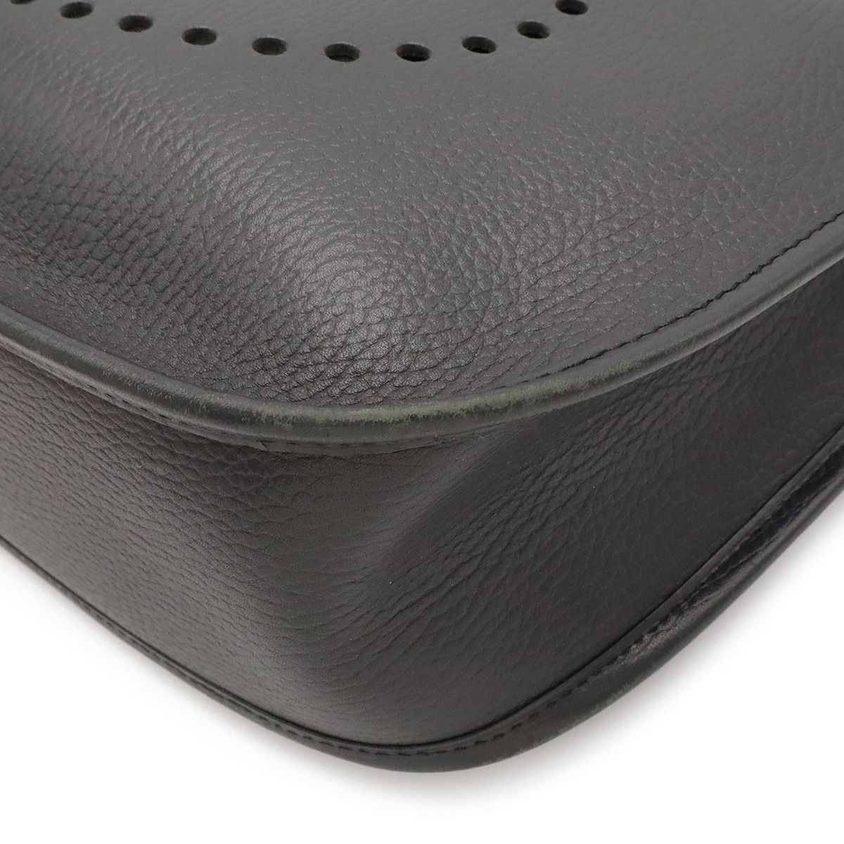 Hermes Evelyne I 1 GM Shoulder Bag Ardennes Leather Black Gold — view 3