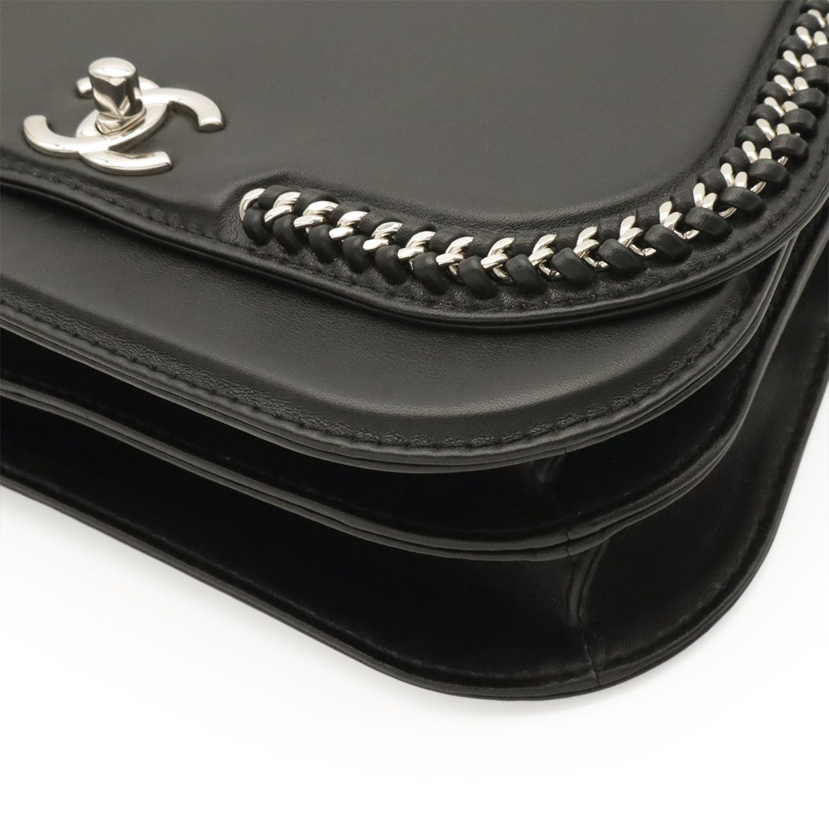 Chanel CC Logo Chain Shoulder Bag Pochette Turnlock Leather Black Silver — view 3