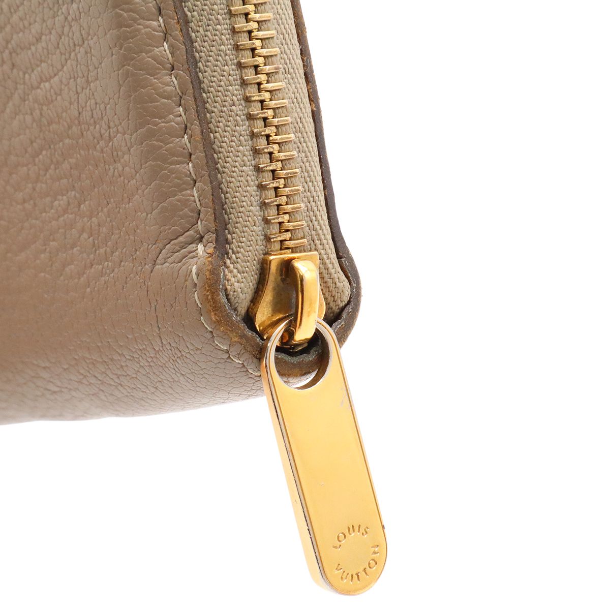 Louis Vuitton Suhali Zippy Wallet Zip Around Verone Greige — view 4