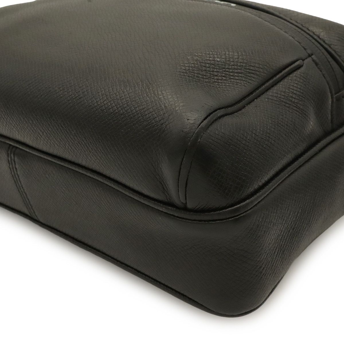 Louis Vuitton Taiga Messenger PM Shoulder Bag Crossbody Ardoise Black Silver — view 3
