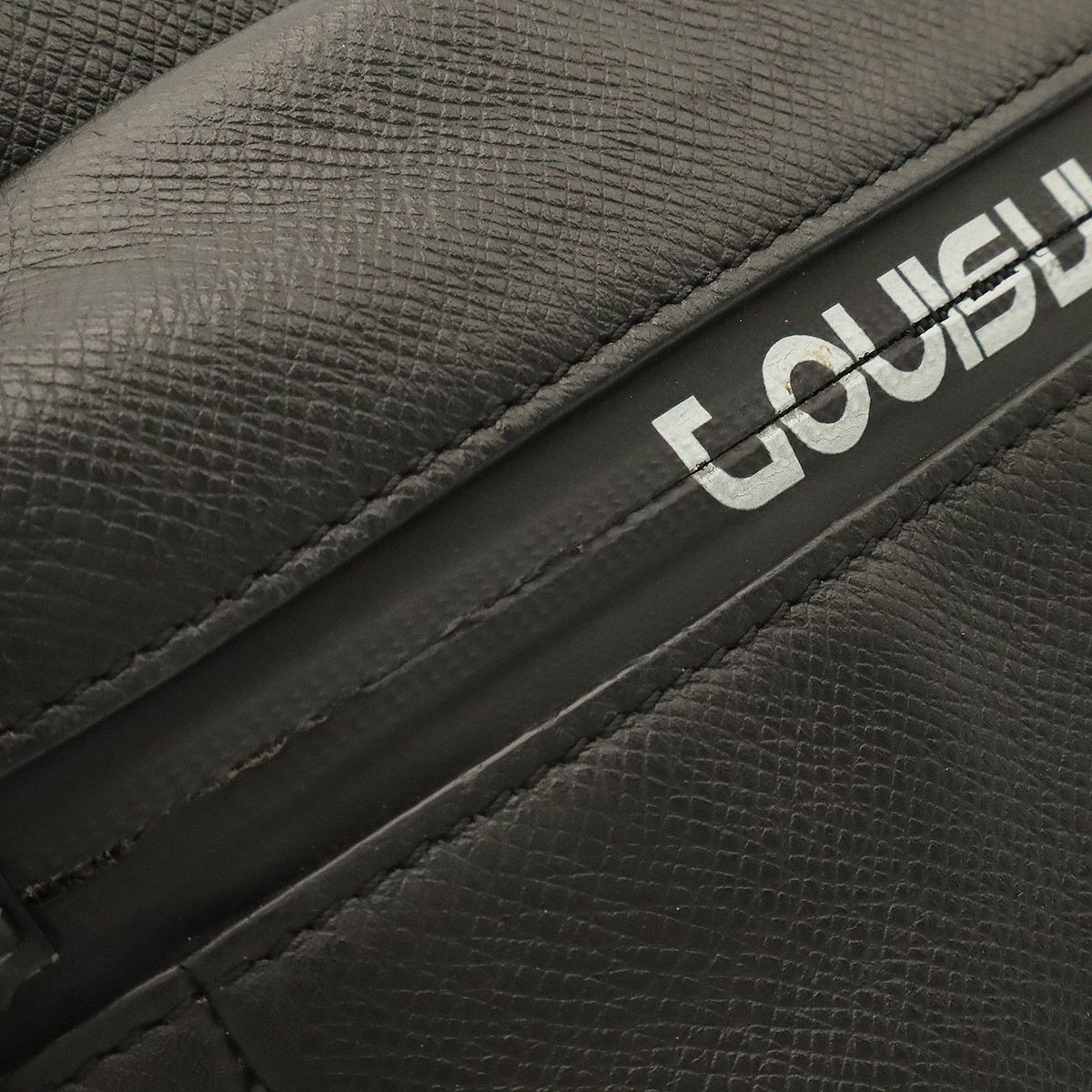 Louis Vuitton Taiga Messenger PM Shoulder Bag Crossbody Ardoise Black Silver — view 4