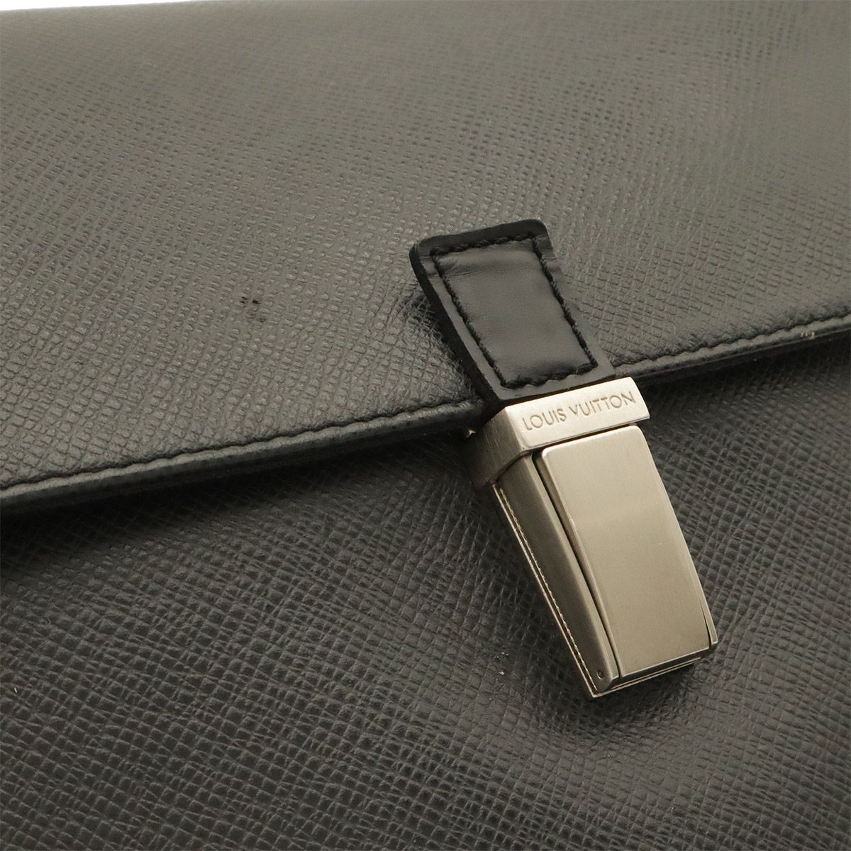 Louis Vuitton Taiga Shoulder Bag Crossbody Leather Ardoise Black — view 5