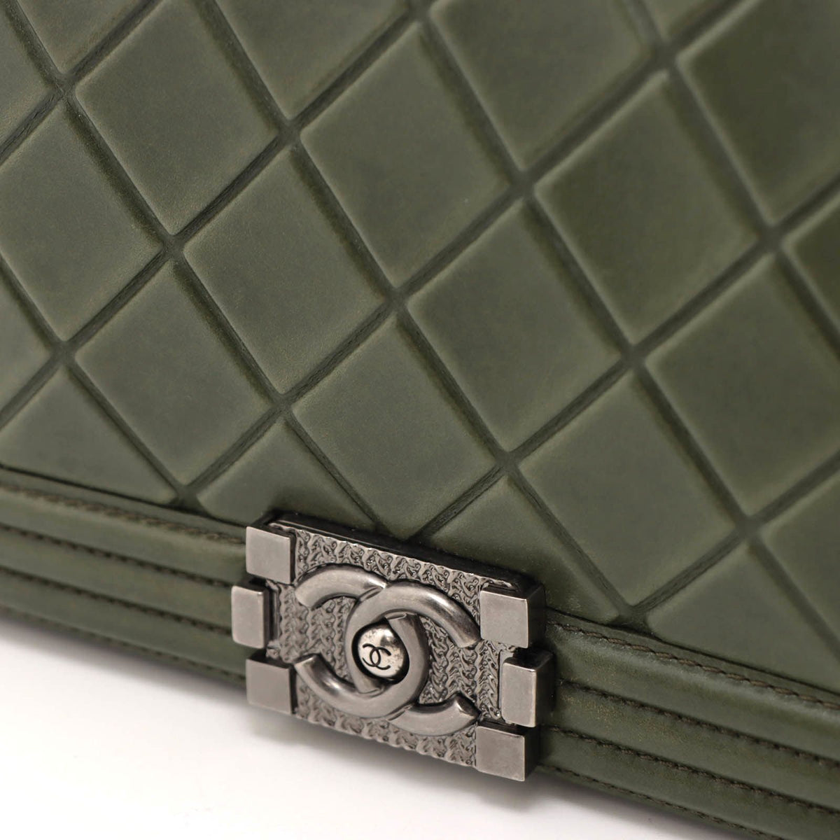 Chanel Boy 25 Quilted Chain Shoulder Green Silver Calfskin Bag — view 7