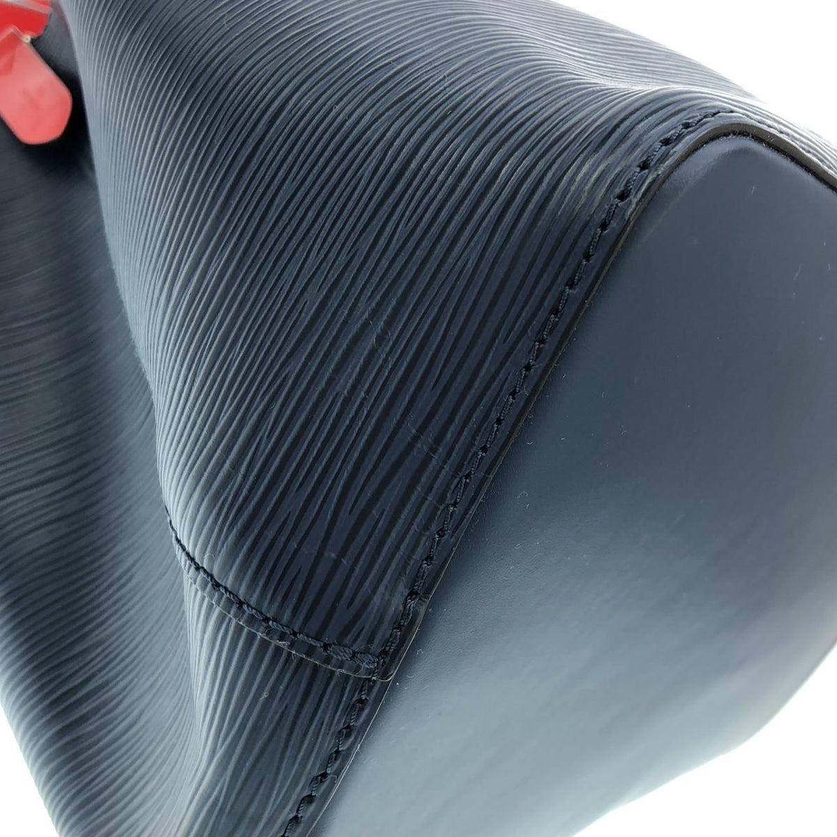 Louis Vuitton Epi Neo Noe Shoulder Bag — view 4