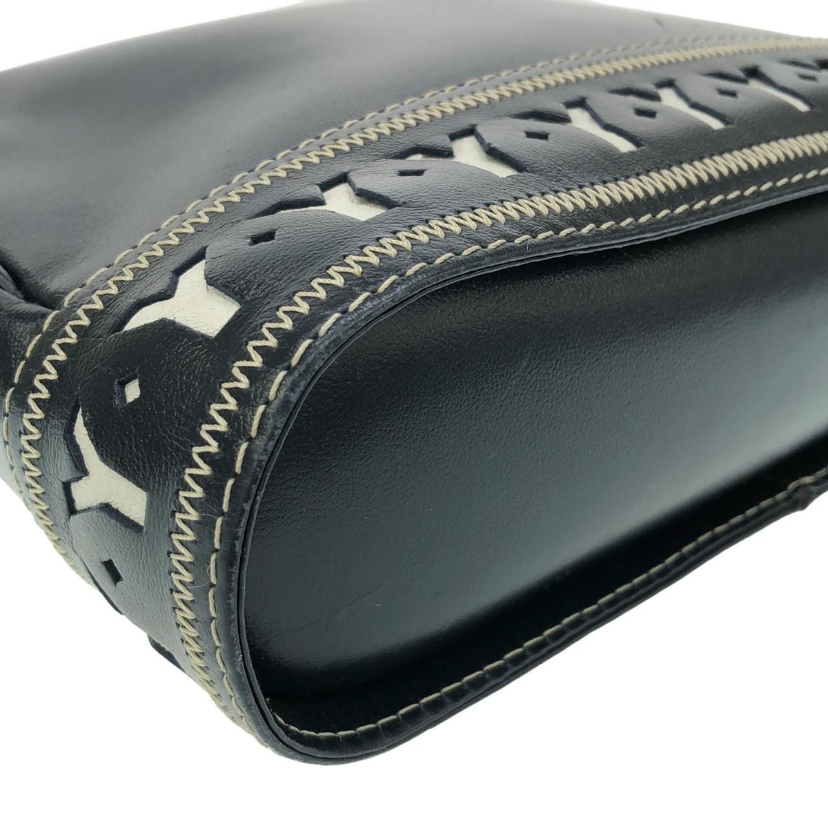 Saint Laurent Vintage Shoulder Bag — view 3