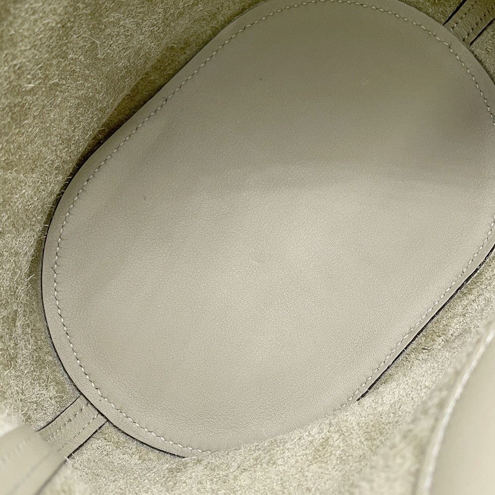 Hermes Tote Bag in the Loop 18 Sage Silver Taurillon Clemence Swift — view 8