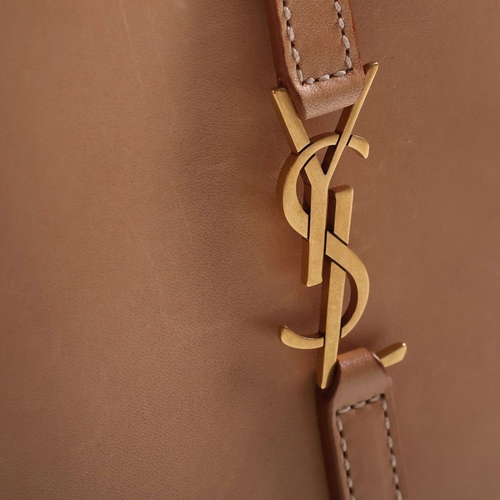 Saint Laurent Paris Le 5 A 7 Cassandra Leather Shoulder Bag Beige — view 6