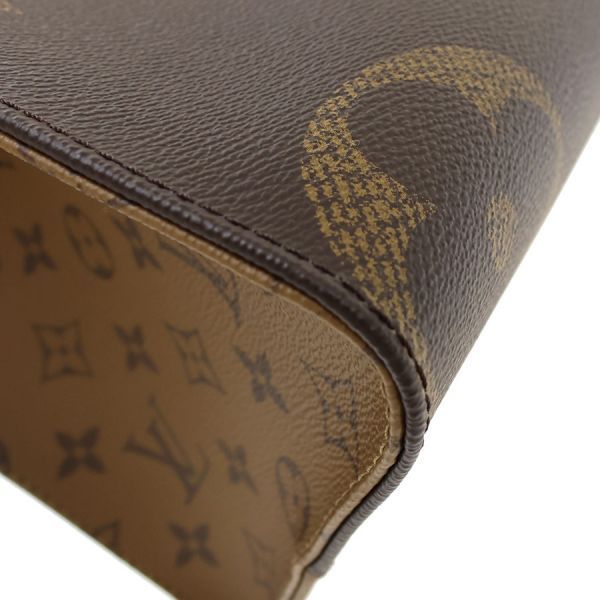 Louis Vuitton Monogram On The Go MM Tote Bag — view 5