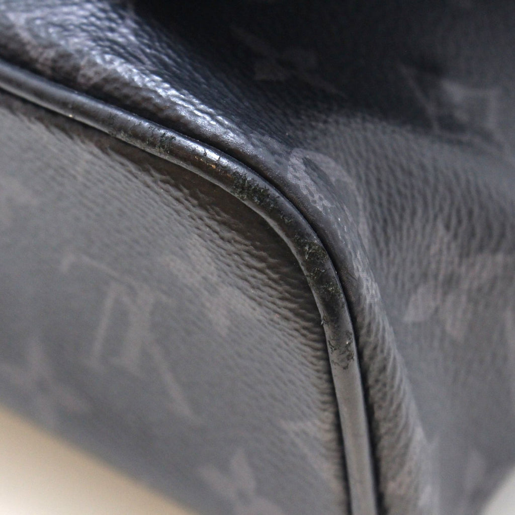 Louis Vuitton District MM Shoulder Bag Monogram Eclipse Gray Silver — view 8