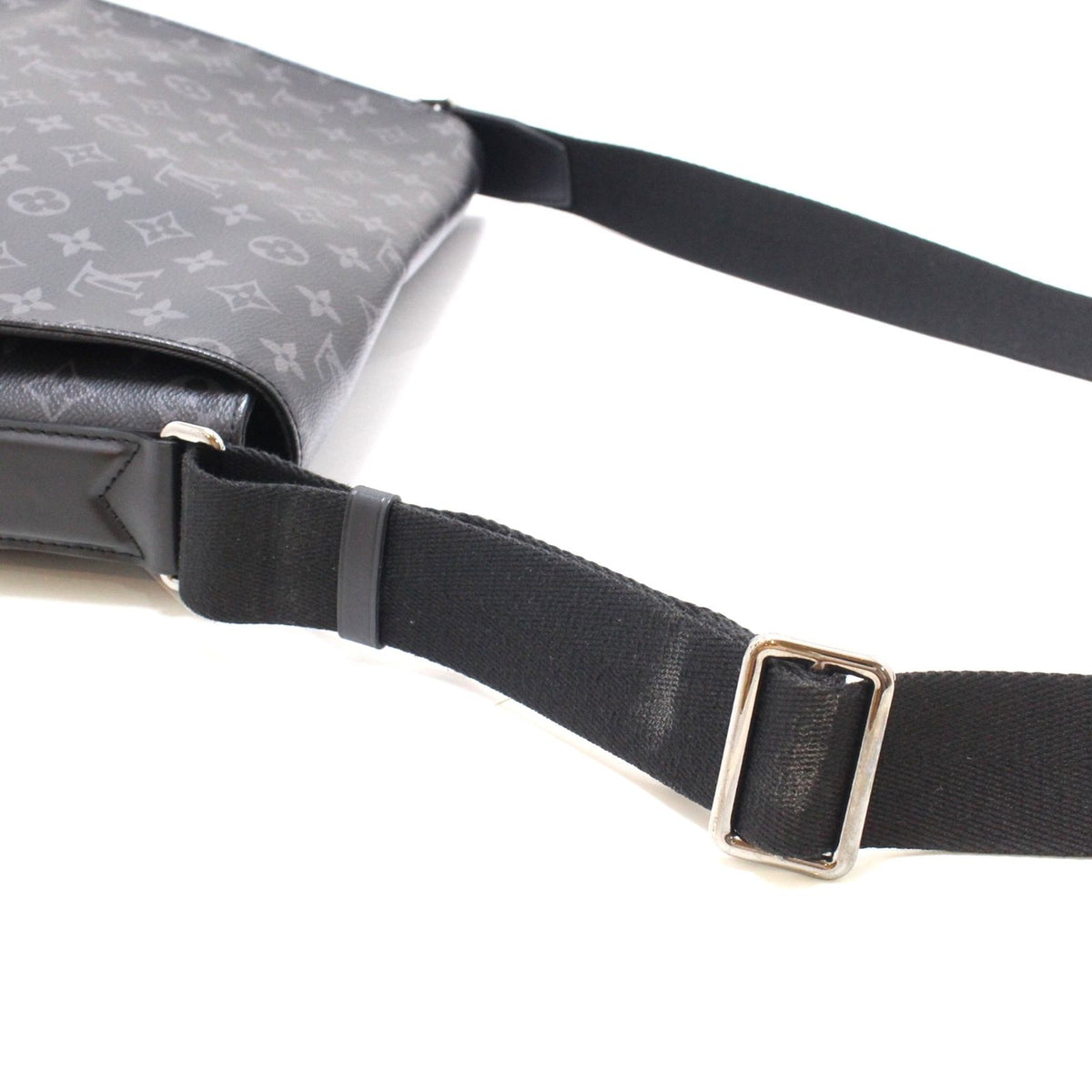 Louis Vuitton District MM Shoulder Bag Monogram Eclipse Gray Silver — view 6