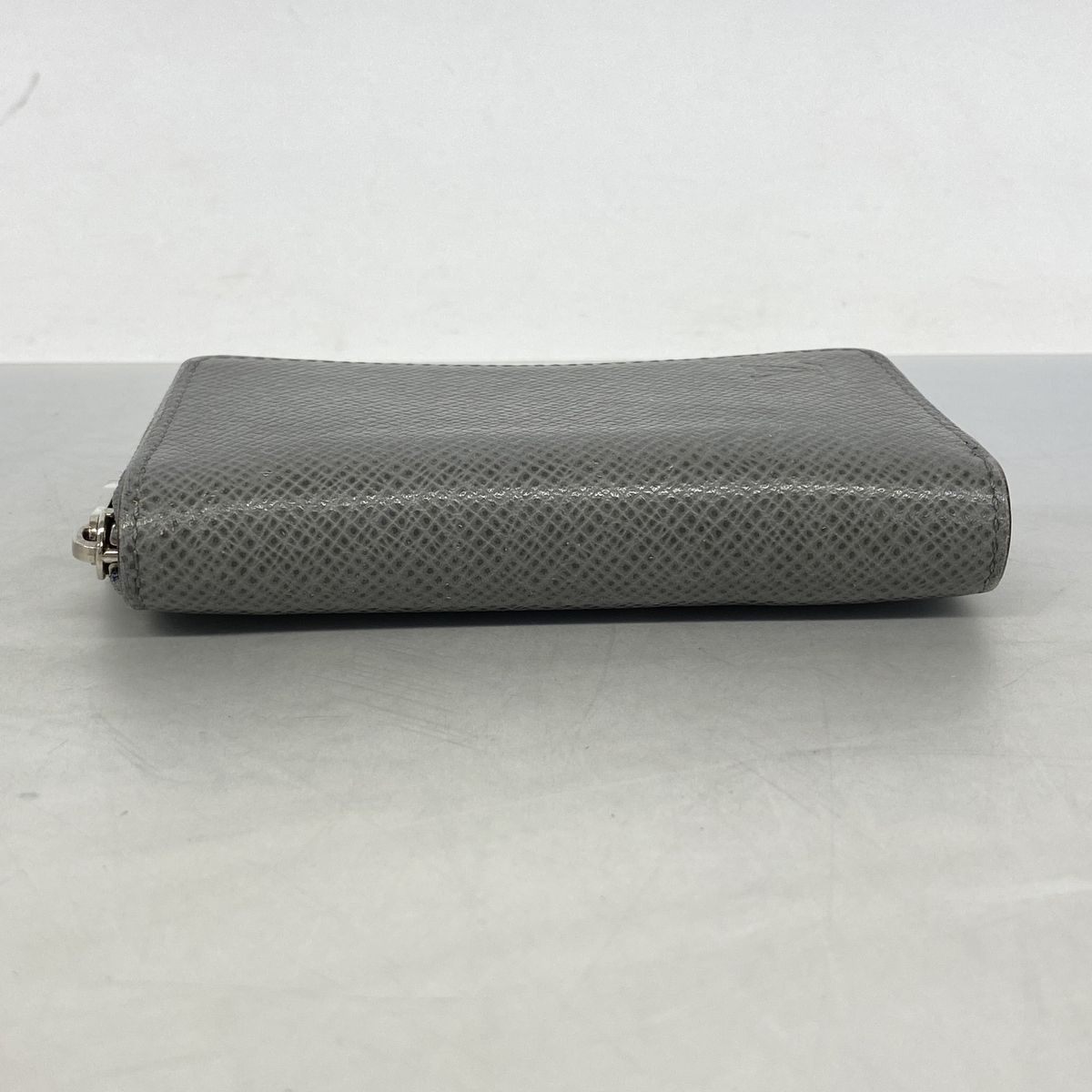 Louis Vuitton Coin Purse Taiga Zippy Glacier — view 2