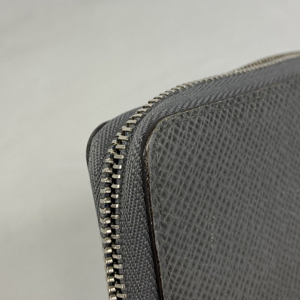 Louis Vuitton Coin Purse Taiga Zippy Glacier — view 5