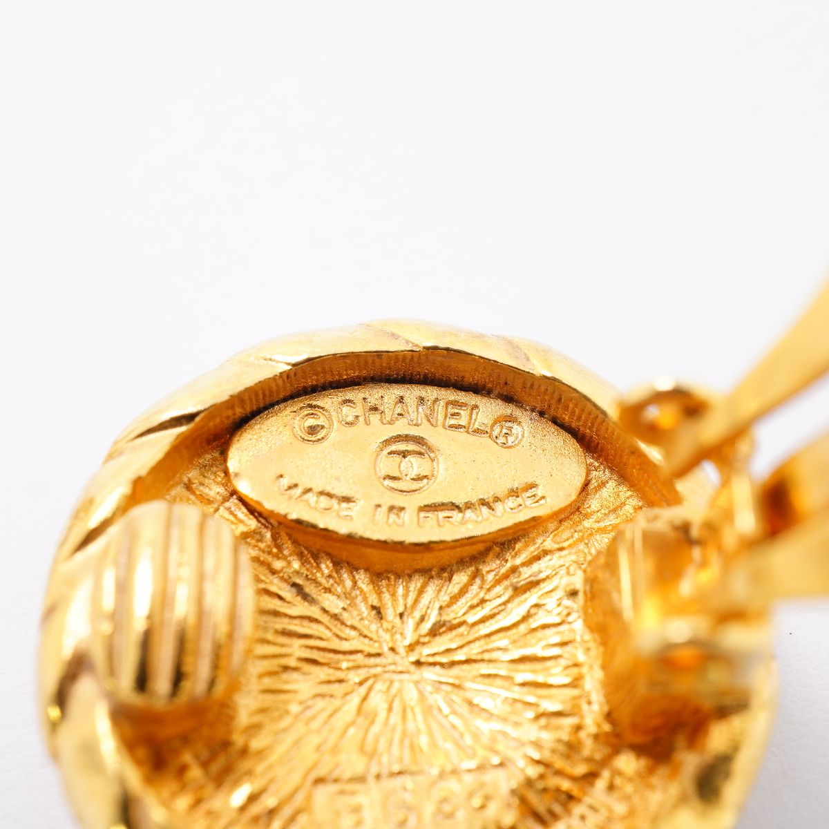 Chanel Earrings Vintage CC Logo Round Circle Gold Plated — view 4