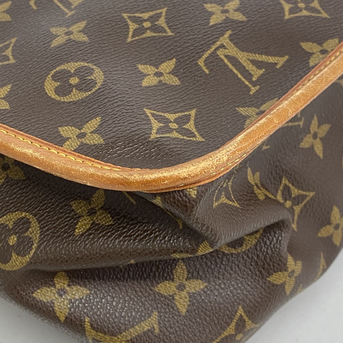 Louis Vuitton Shoulder Bag Monogram Gibeciere GM Brown — view 8