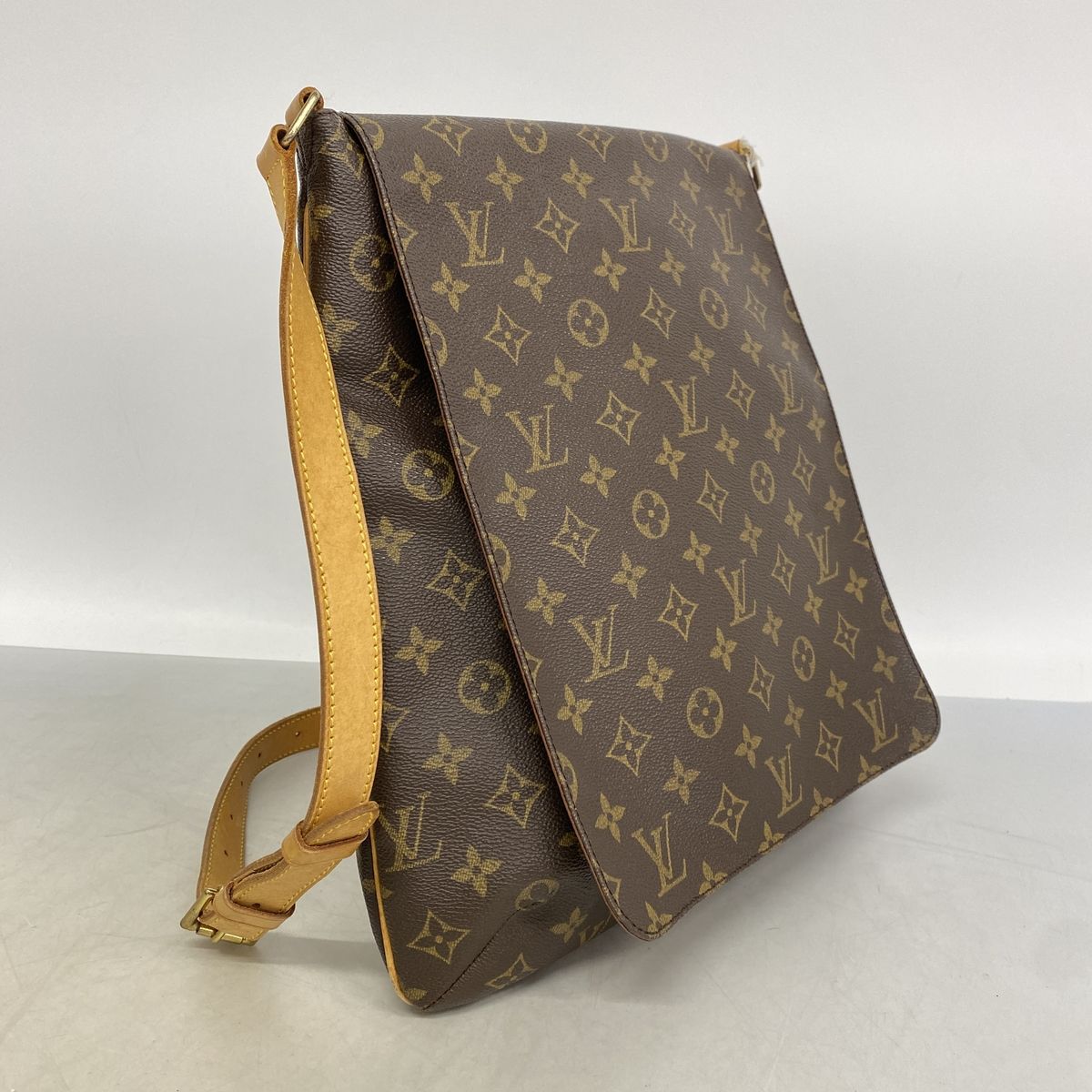 Louis Vuitton Shoulder Bag Monogram Musette Brown — view 2