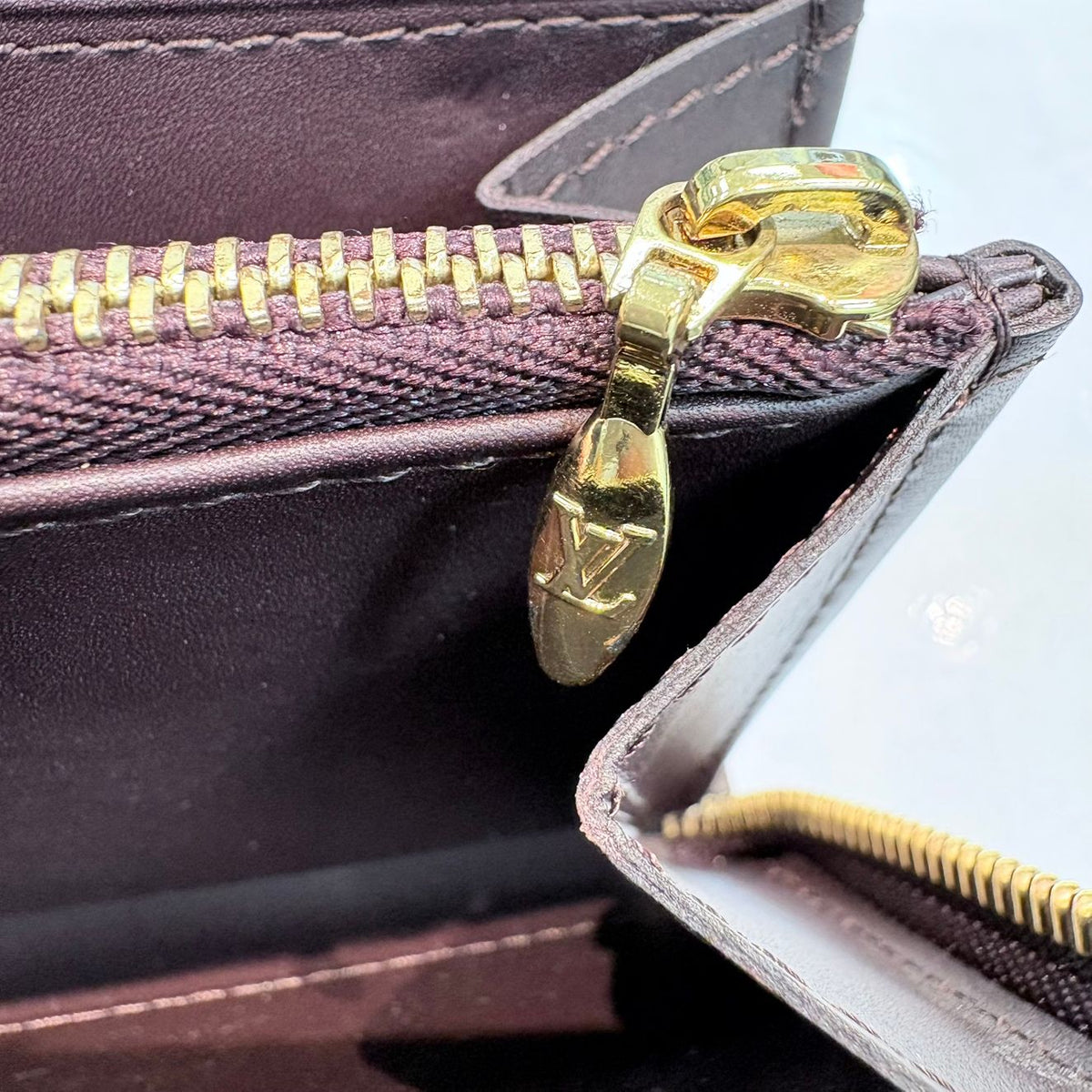 Louis Vuitton Zippy Wallet Vernis Amarante Monogram — view 8