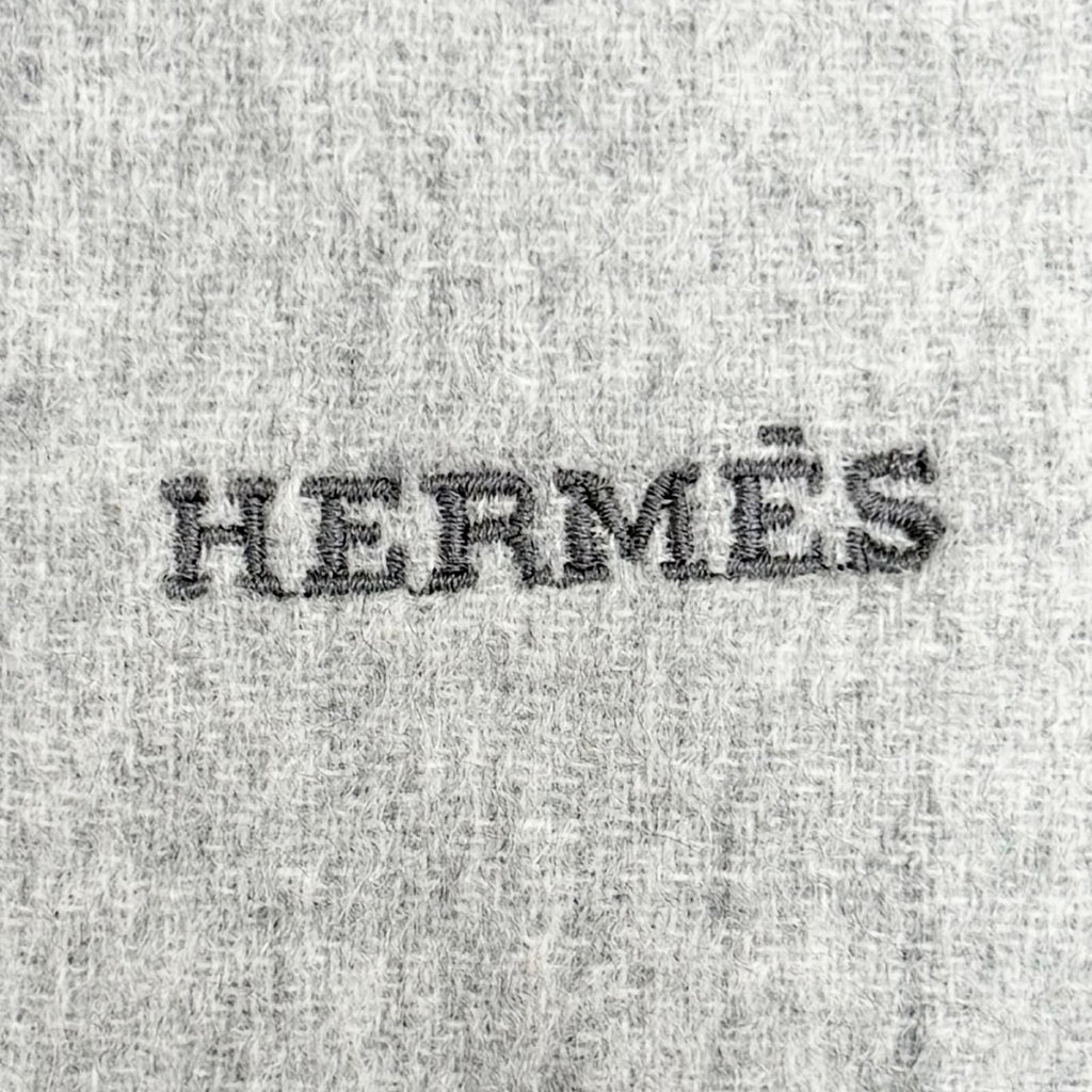 Hermes Recto Verso Cashmere 100% Logo Embroidery Fringe Bicolor Shawl Scarf — view 7