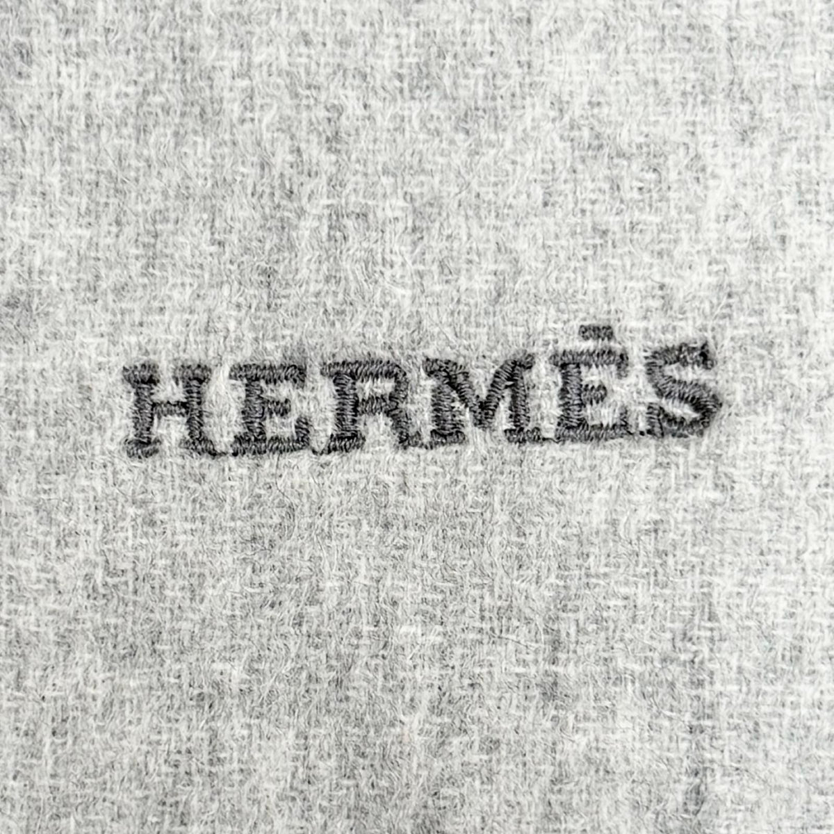 Hermes Recto Verso Cashmere 100% Logo Embroidery Fringe Bicolor Shawl Scarf — view 7