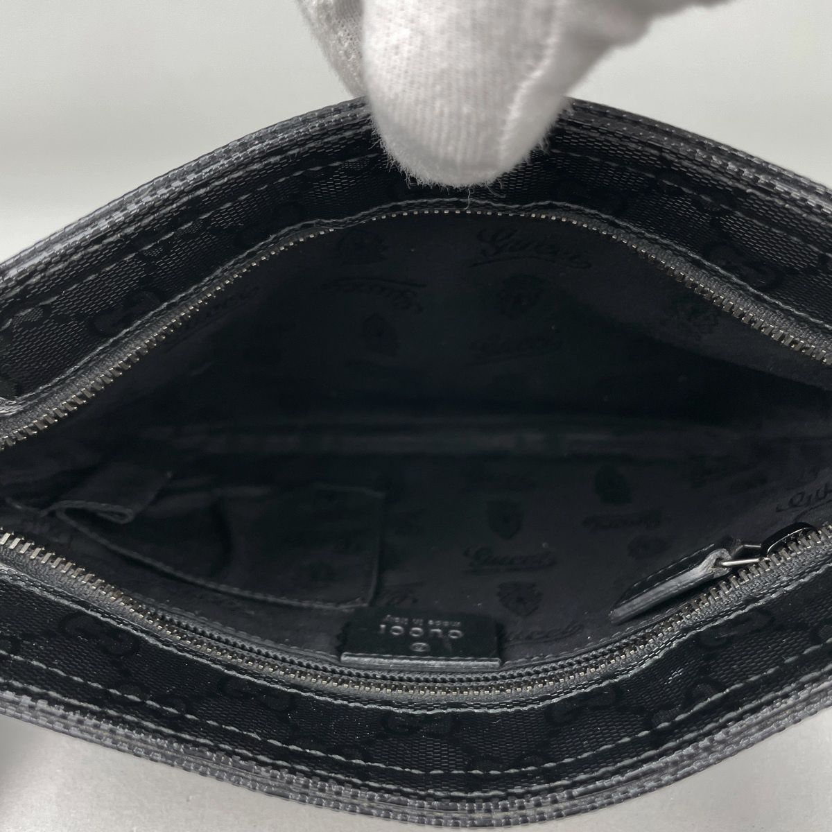 Gucci GG Supreme Shoulder Bag Black — view 7