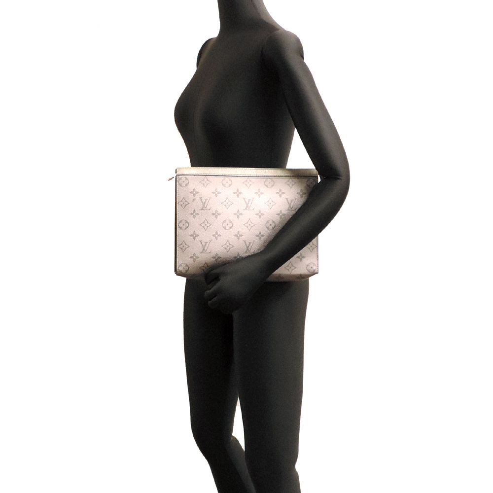 Louis Vuitton Clutch Gray — view 7