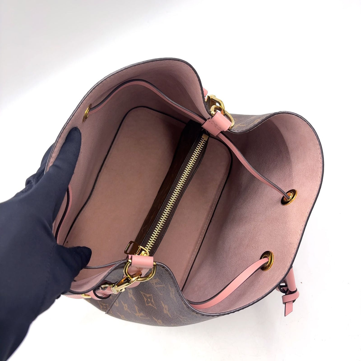 Louis Vuitton Neo Noe Monogram Rose Poodle Leather Brown Light Pink Shoulder Bag — view 3