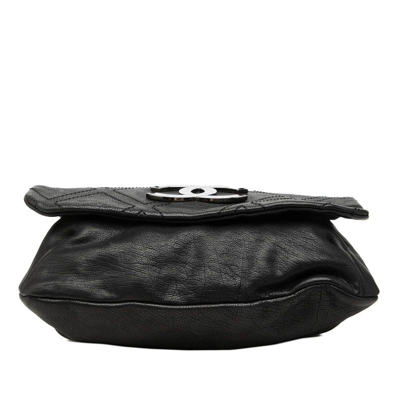 Chanel Diamond Stitch CC Logo Messenger Shoulder Bag Black Leather — view 3