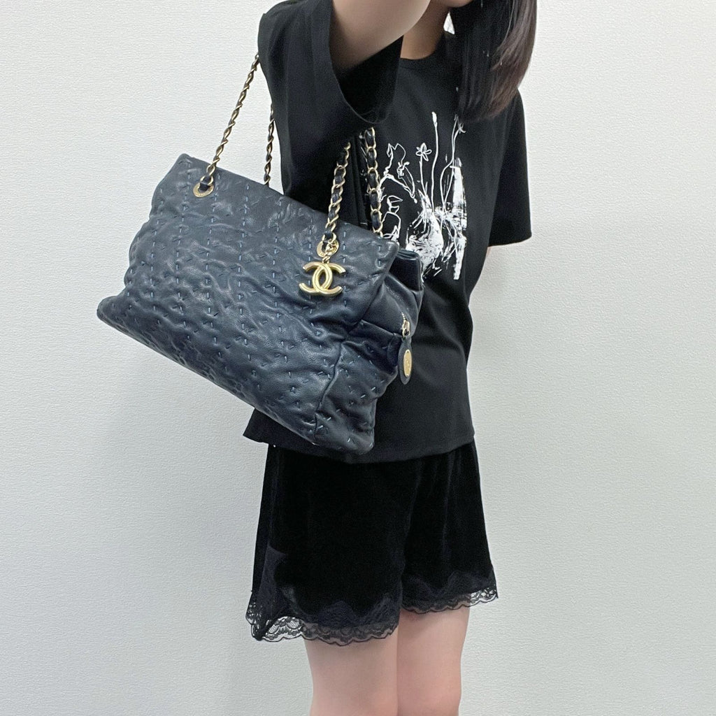 Chanel Camellia CC Logo Embossed Chain Tote Shoulder Bag Leather Navy Gold Seal