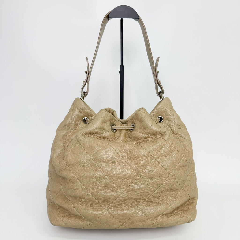 Chanel on the Road Quilted Bucket Shoulder Bag Leather Beige Silver Seal Vintage — view 4