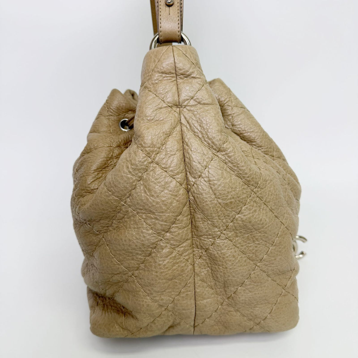 Chanel on the Road Quilted Bucket Shoulder Bag Leather Beige Silver Seal Vintage — view 6