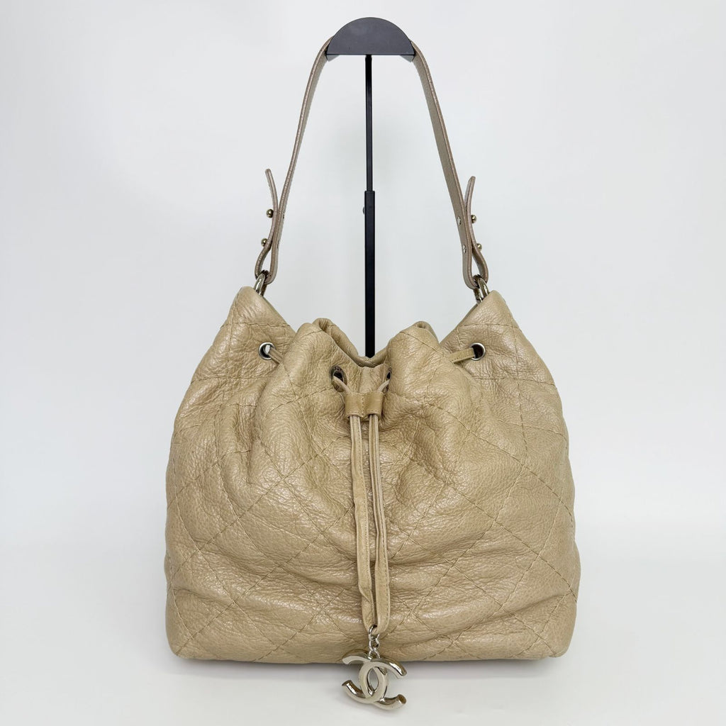Chanel on the Road Quilted Bucket Shoulder Bag Leather Beige Silver Seal Vintage — view 3