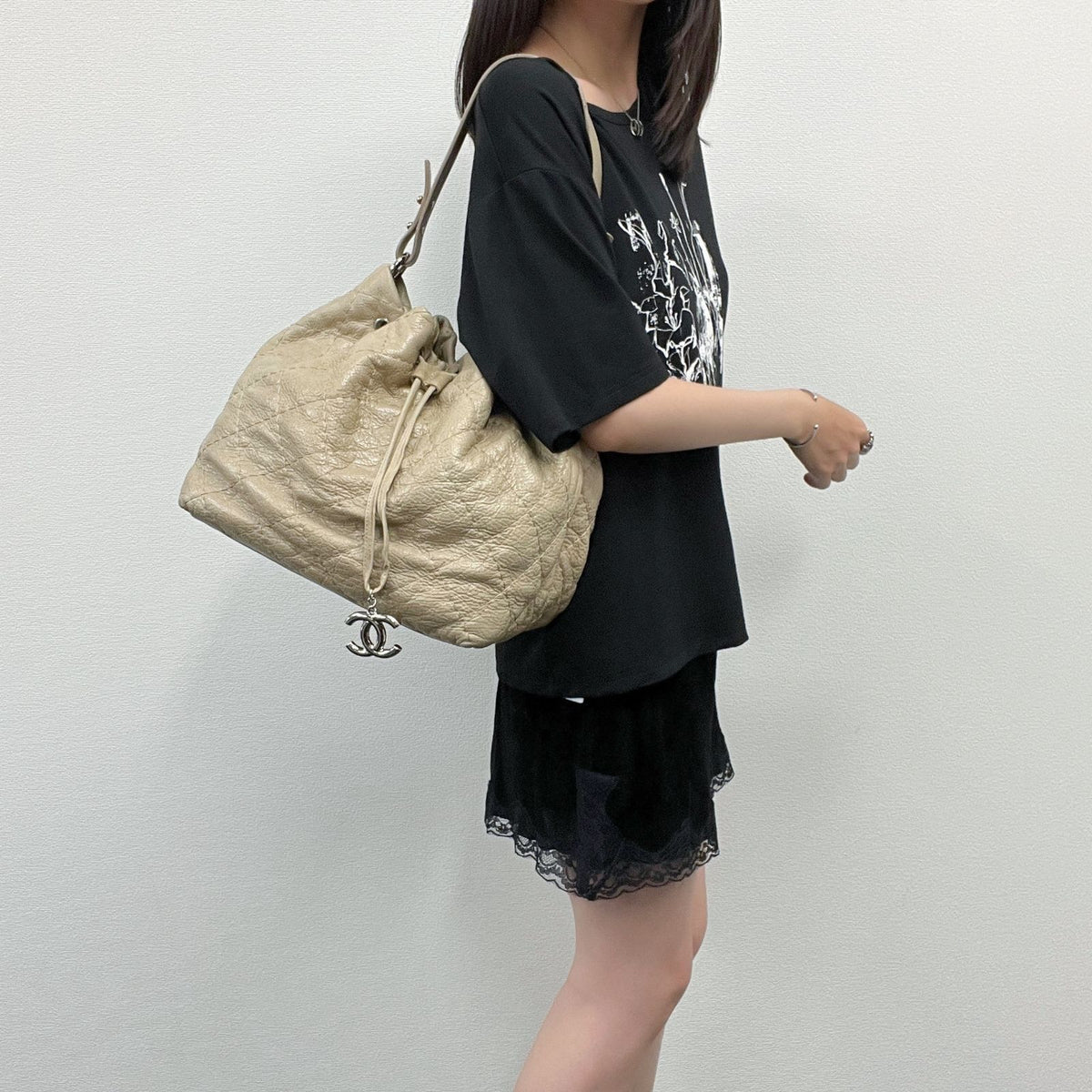 Chanel on the Road Quilted Bucket Shoulder Bag Leather Beige Silver Seal Vintage — view 2