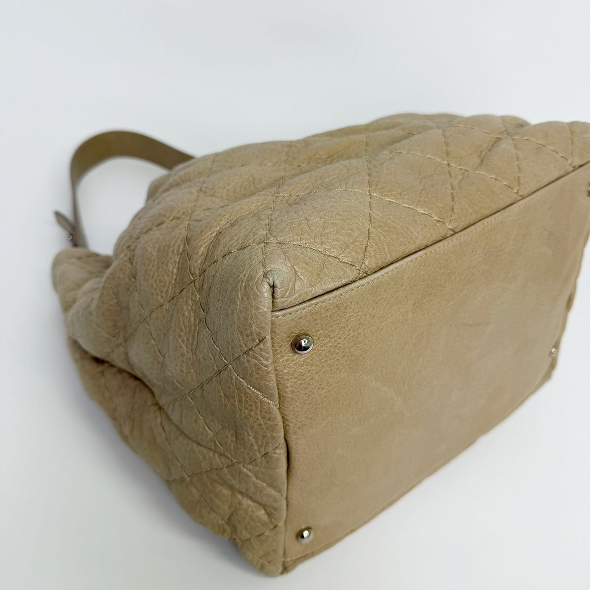 Chanel on the Road Quilted Bucket Shoulder Bag Leather Beige Silver Seal Vintage — view 8