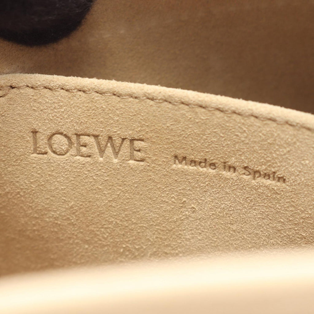 Loewe Handbag Amazona 180 Small 2-Way White Leather Bag — view 4