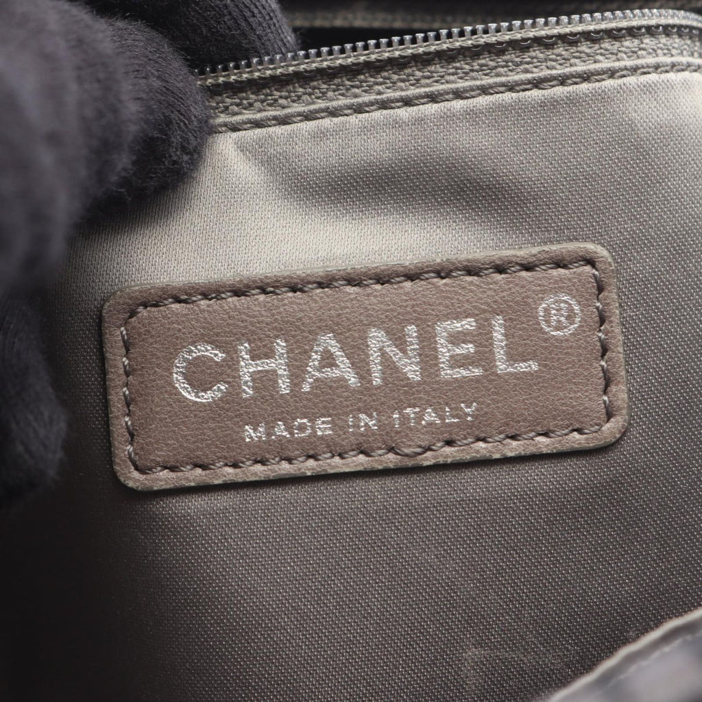 Chanel Shoulder Bag 2.55 Perforated Combination Black Leather Chain — view 4