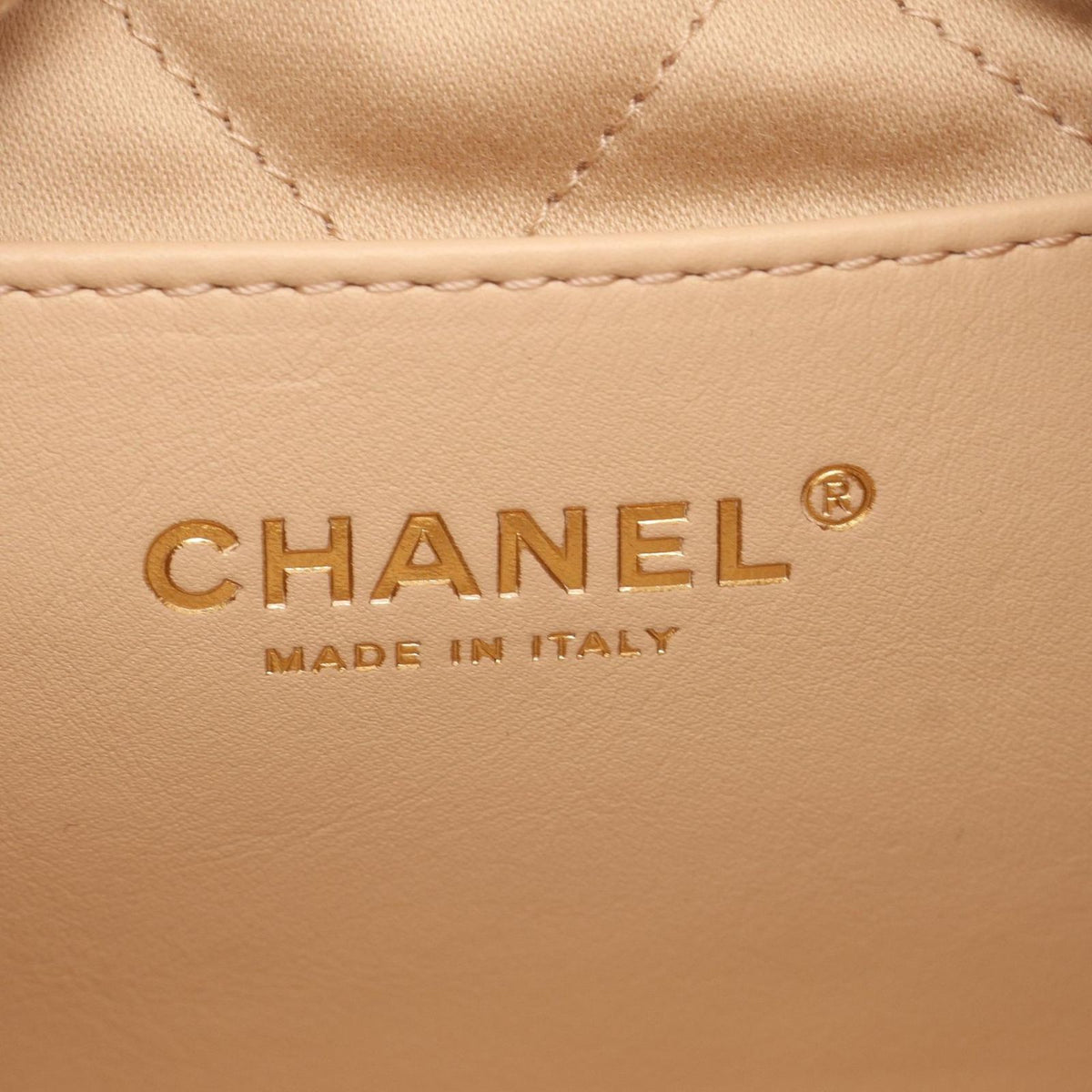 Chanel Shoulder Bag Chanel 22 Mini 2-Way White Leather Quilted — view 4