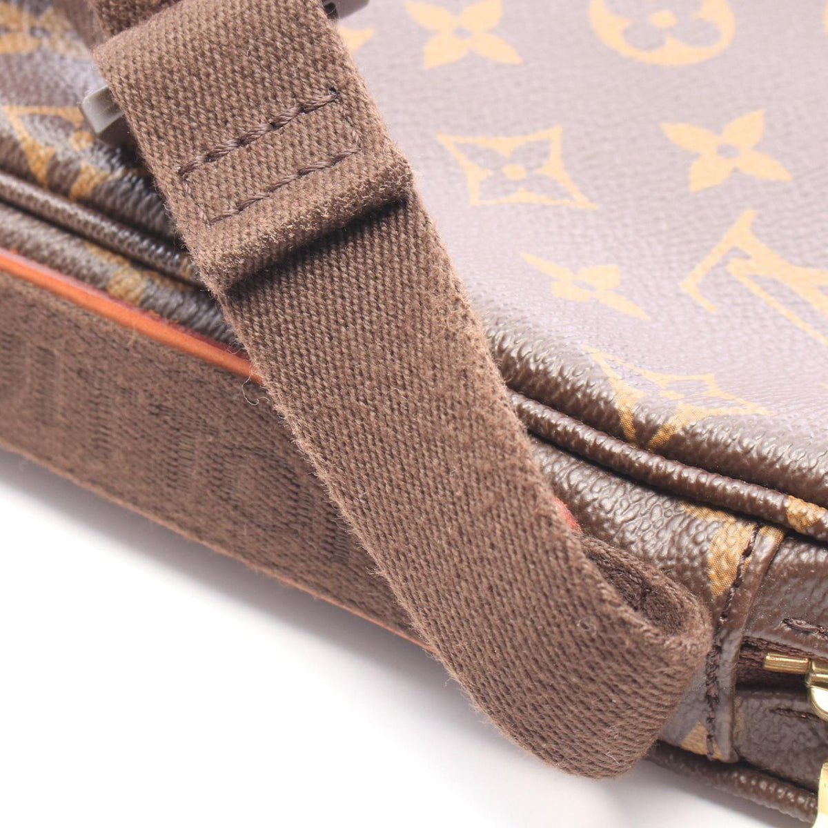 Louis Vuitton Shoulder Bag Trotteur Beaubourg Monogram Leather — view 6