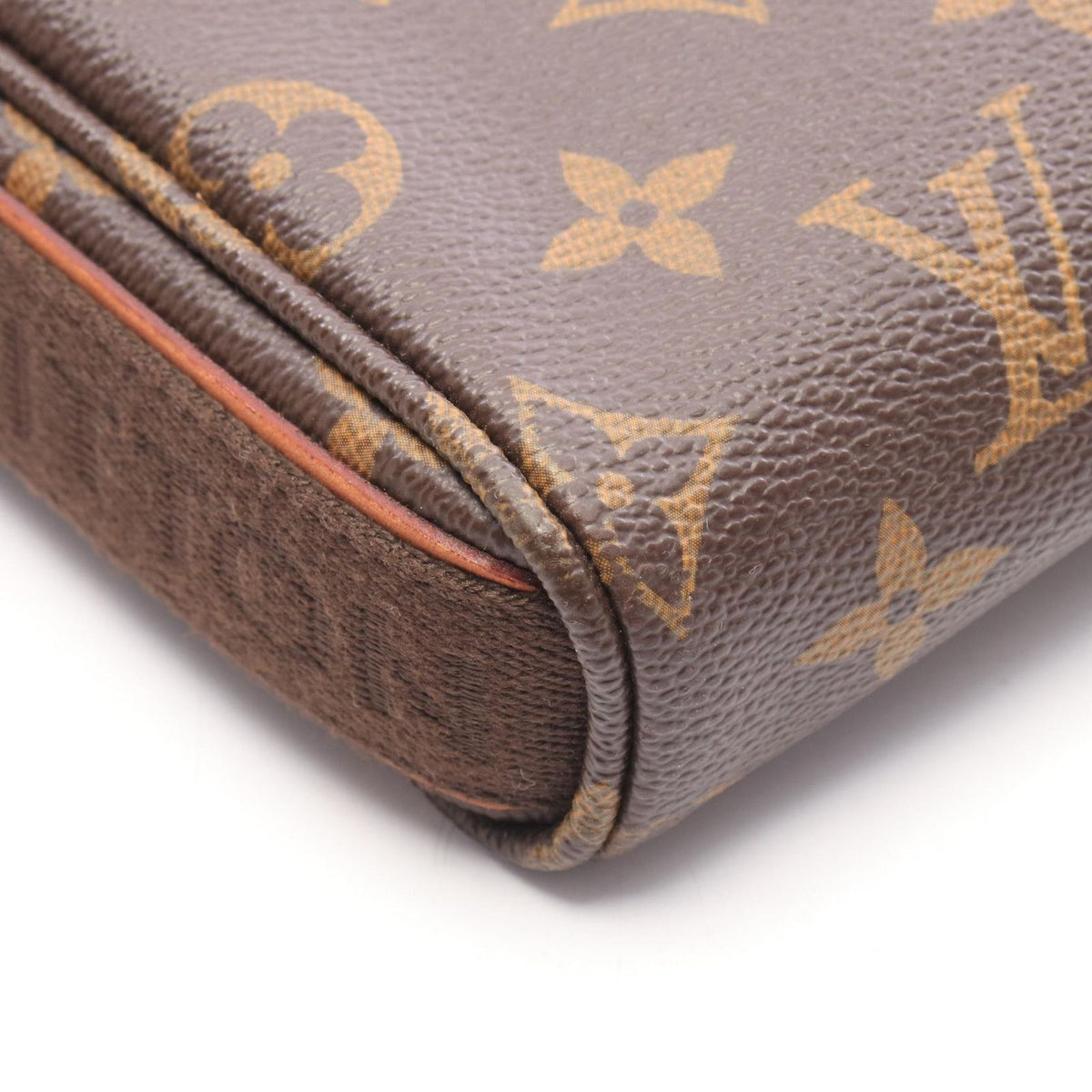 Louis Vuitton Shoulder Bag Trotteur Beaubourg Monogram Leather — view 7