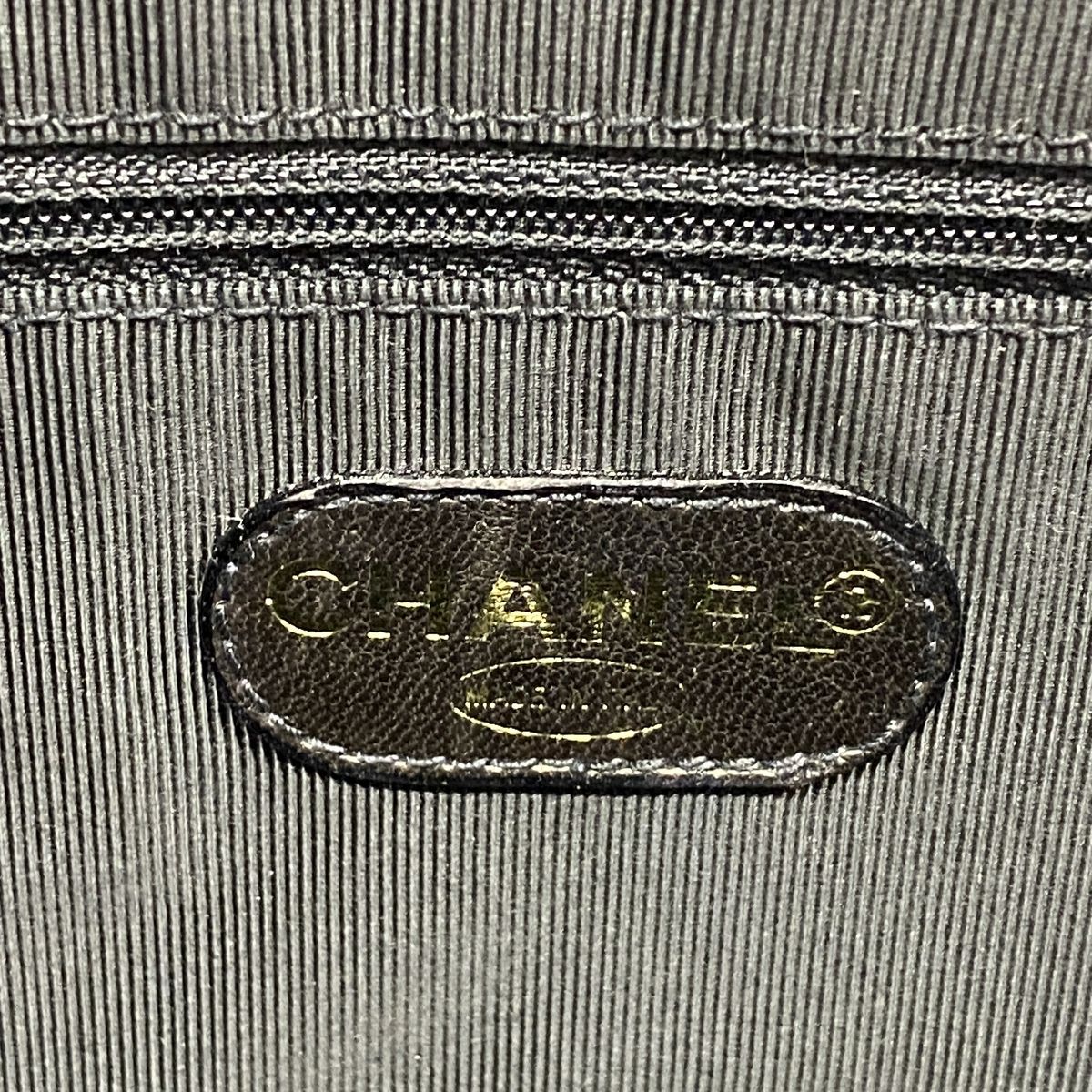 Chanel Chain Tote Caviar Leather Black Gold — view 5