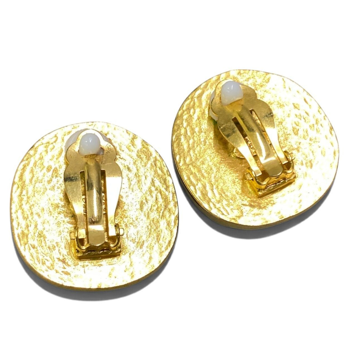 Chanel 98P CC Logo Gold Earrings White — view 6