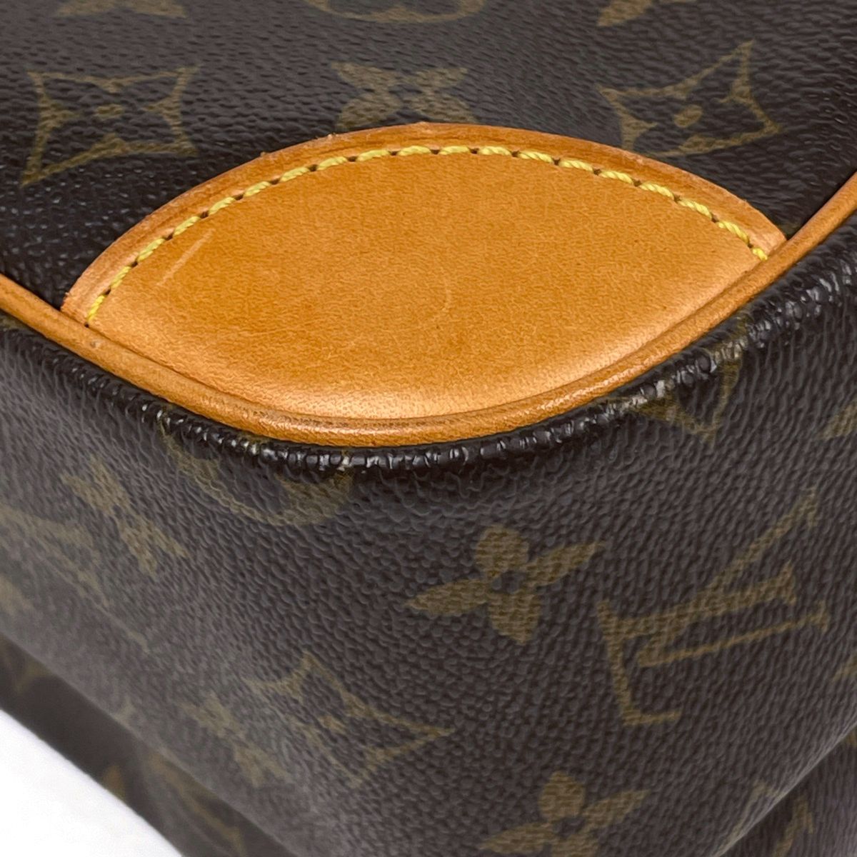 Louis Vuitton Nile Shoulder Bag Monogram Brown — view 3