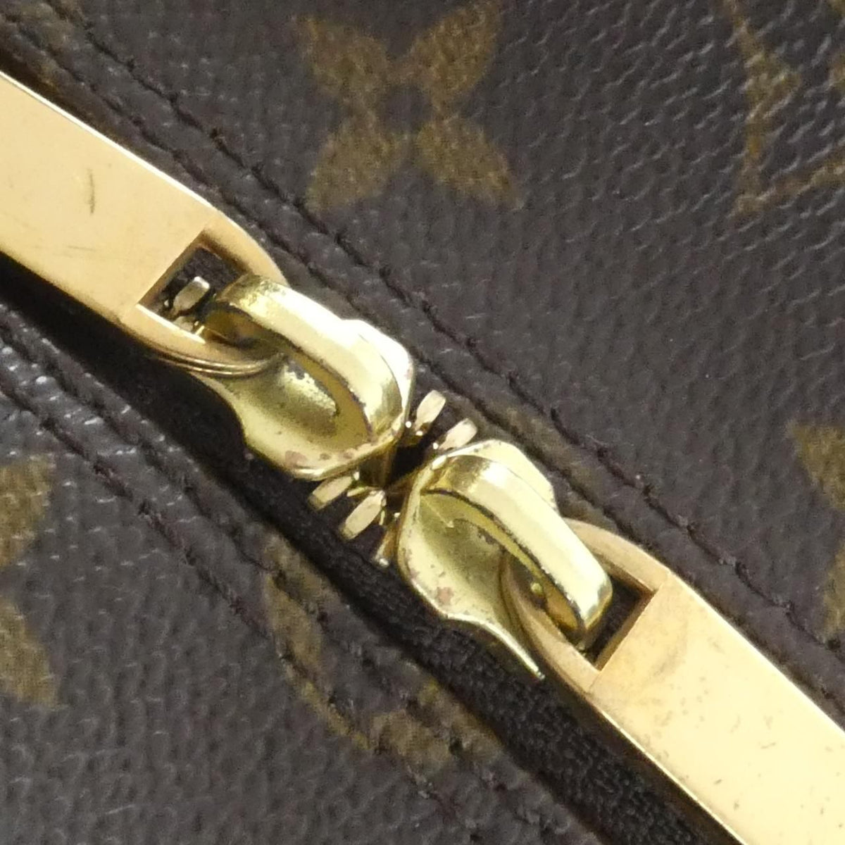 Louis Vuitton Monogram Cite GM Shoulder Bag — view 4