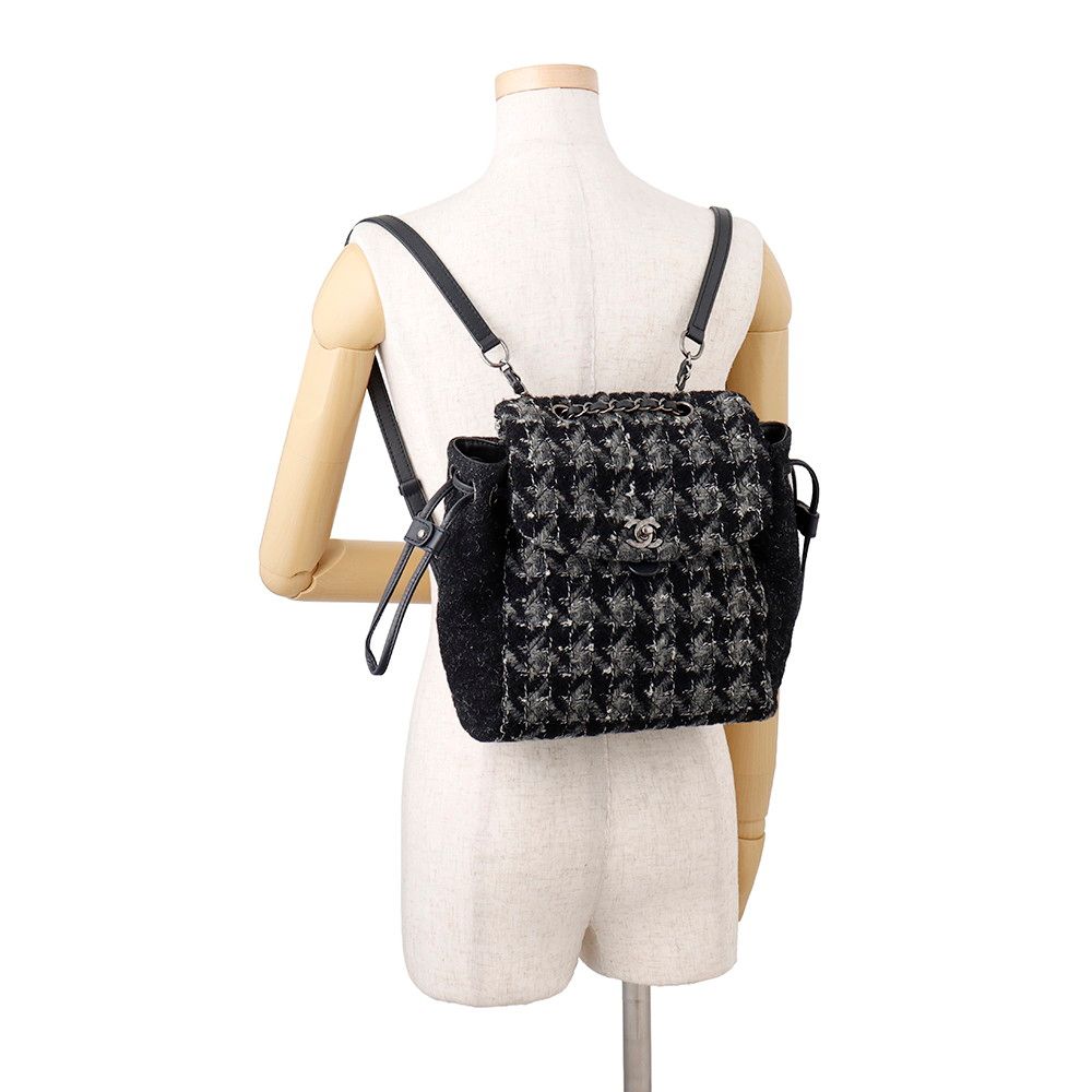 Chanel Backpack CC Logo Chain Tweed Black — view 4