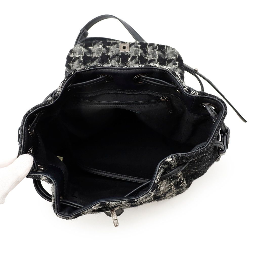 Chanel Backpack CC Logo Chain Tweed Black — view 5