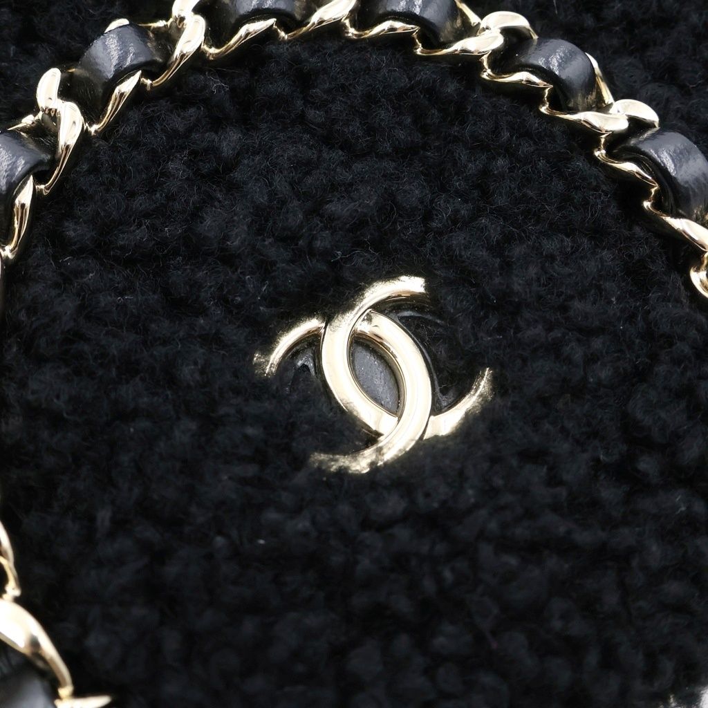 Chanel CC Logo Fleece 2-Way Shoulder Bag Black Leather Gold — view 6