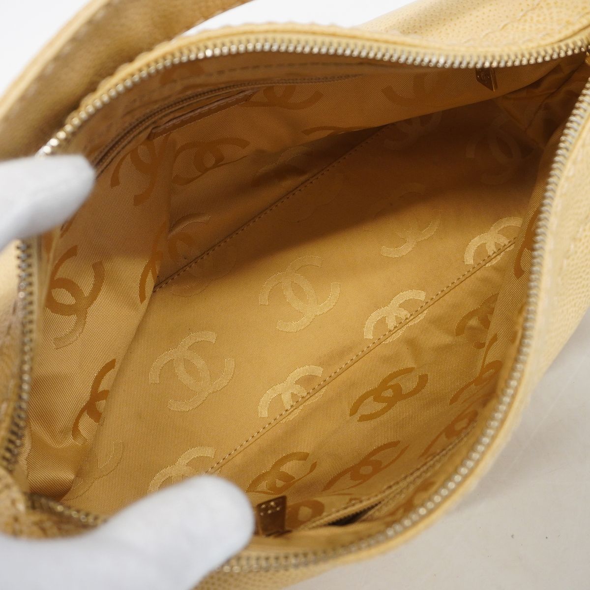 Chanel Handbag Caviar Leather Beige Gold — view 4