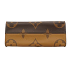 Louis Vuitton Tote Monogram Giant Reverse on the Go MM Brown 2-Way — view 3