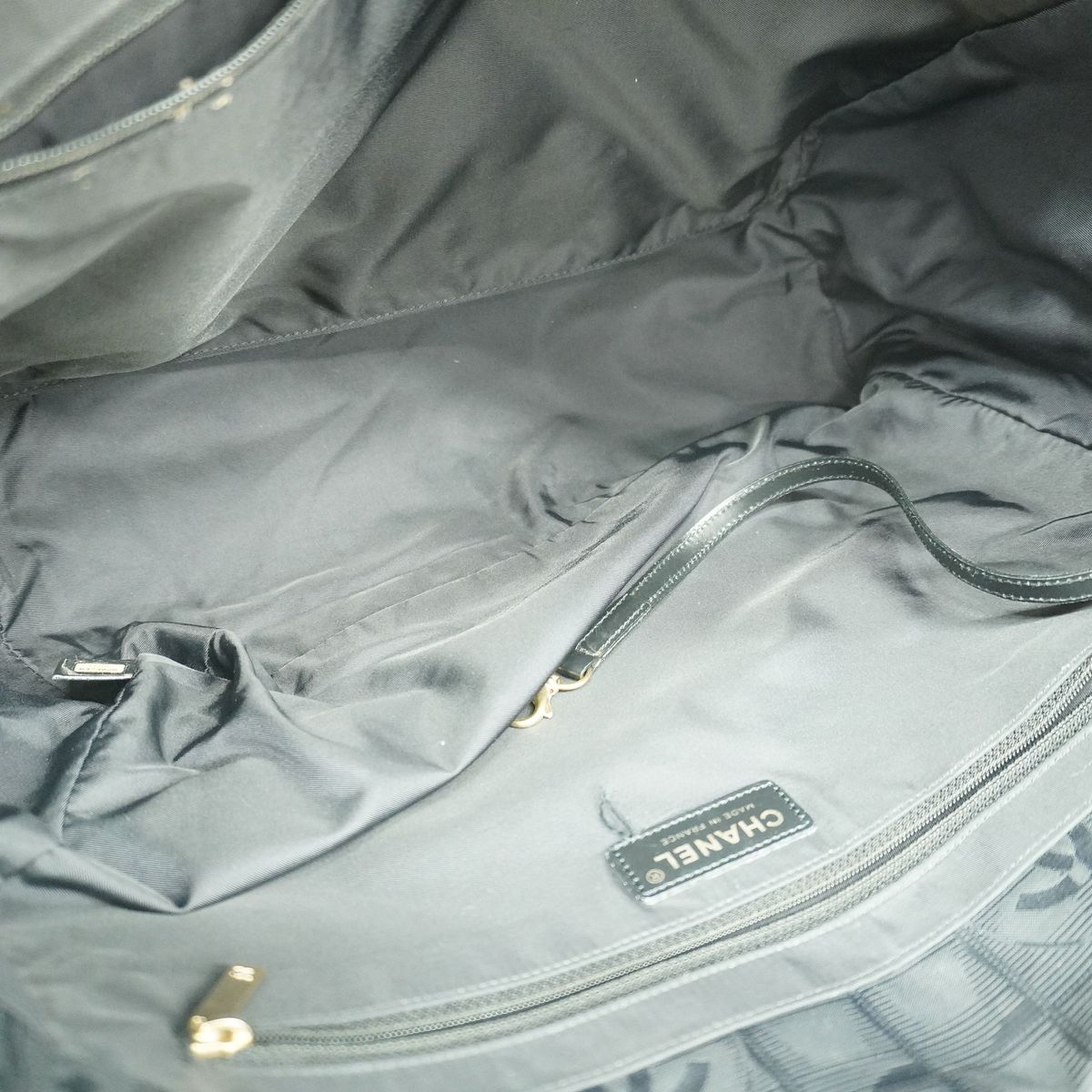 Chanel Tote New Travel Nylon Black Champagne Gold — view 4